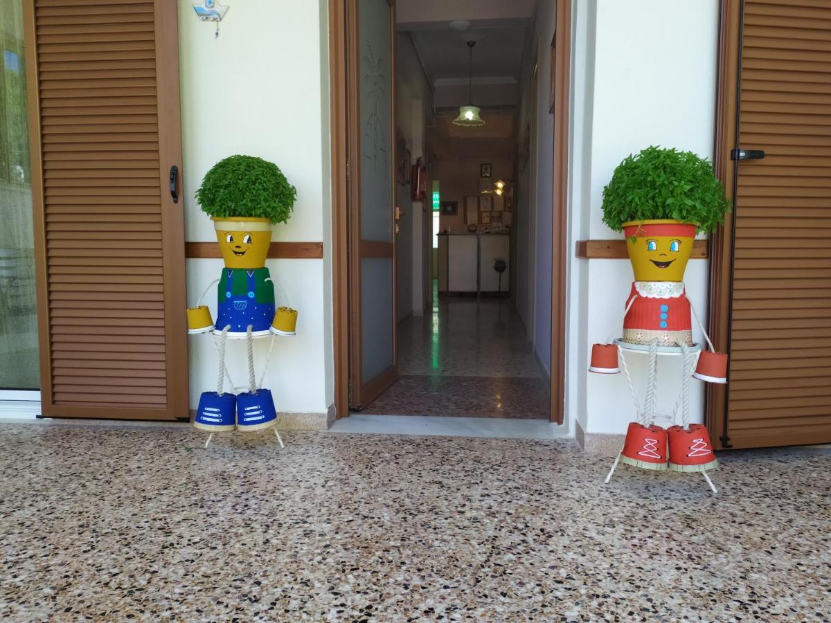 Finikas Rooms Agia Marina  Exterior foto