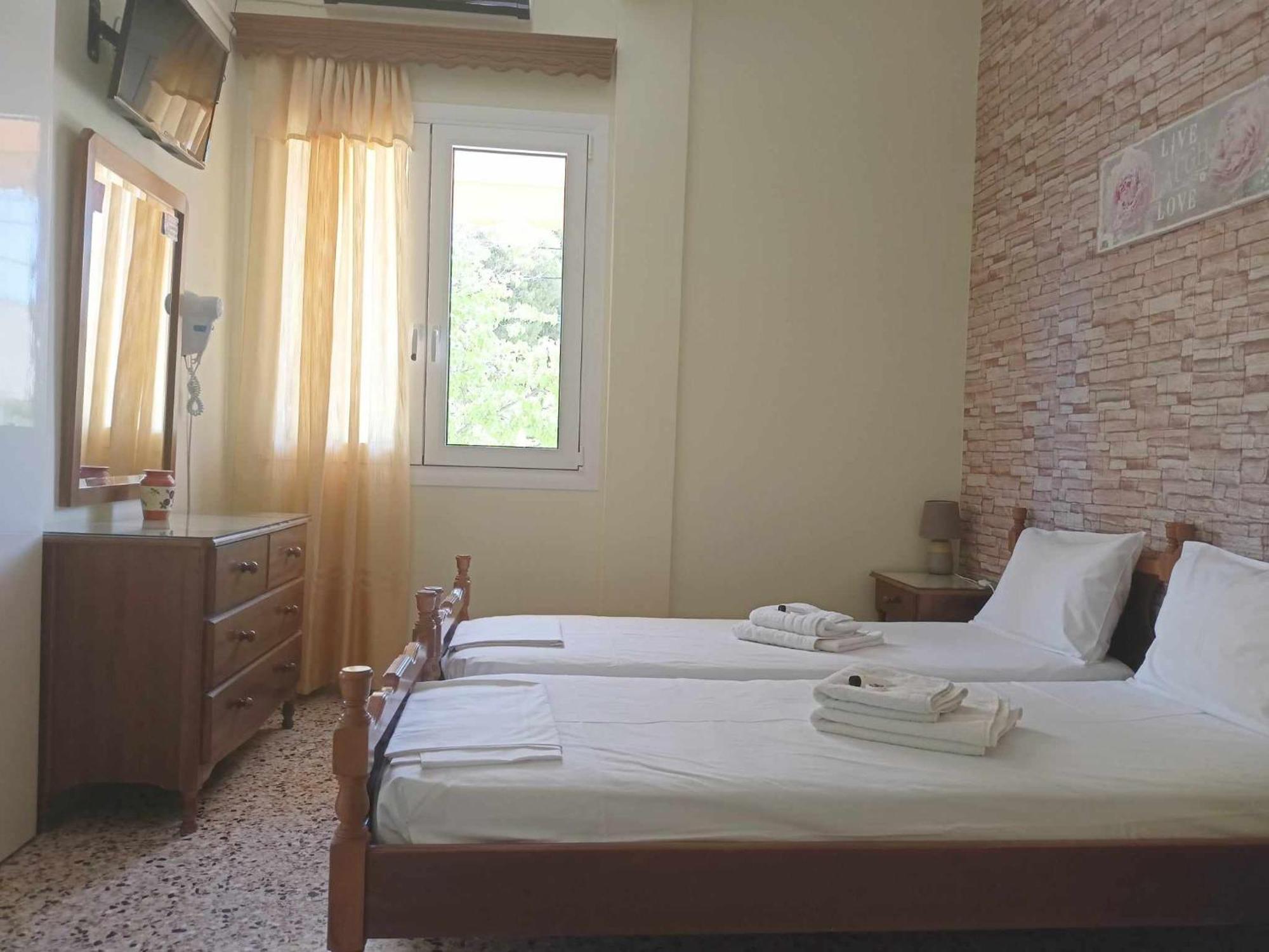 Finikas Rooms Agia Marina  Exterior foto