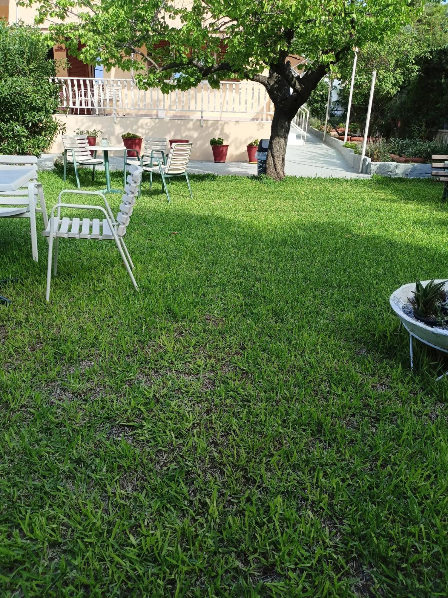 Finikas Rooms Agia Marina  Exterior foto