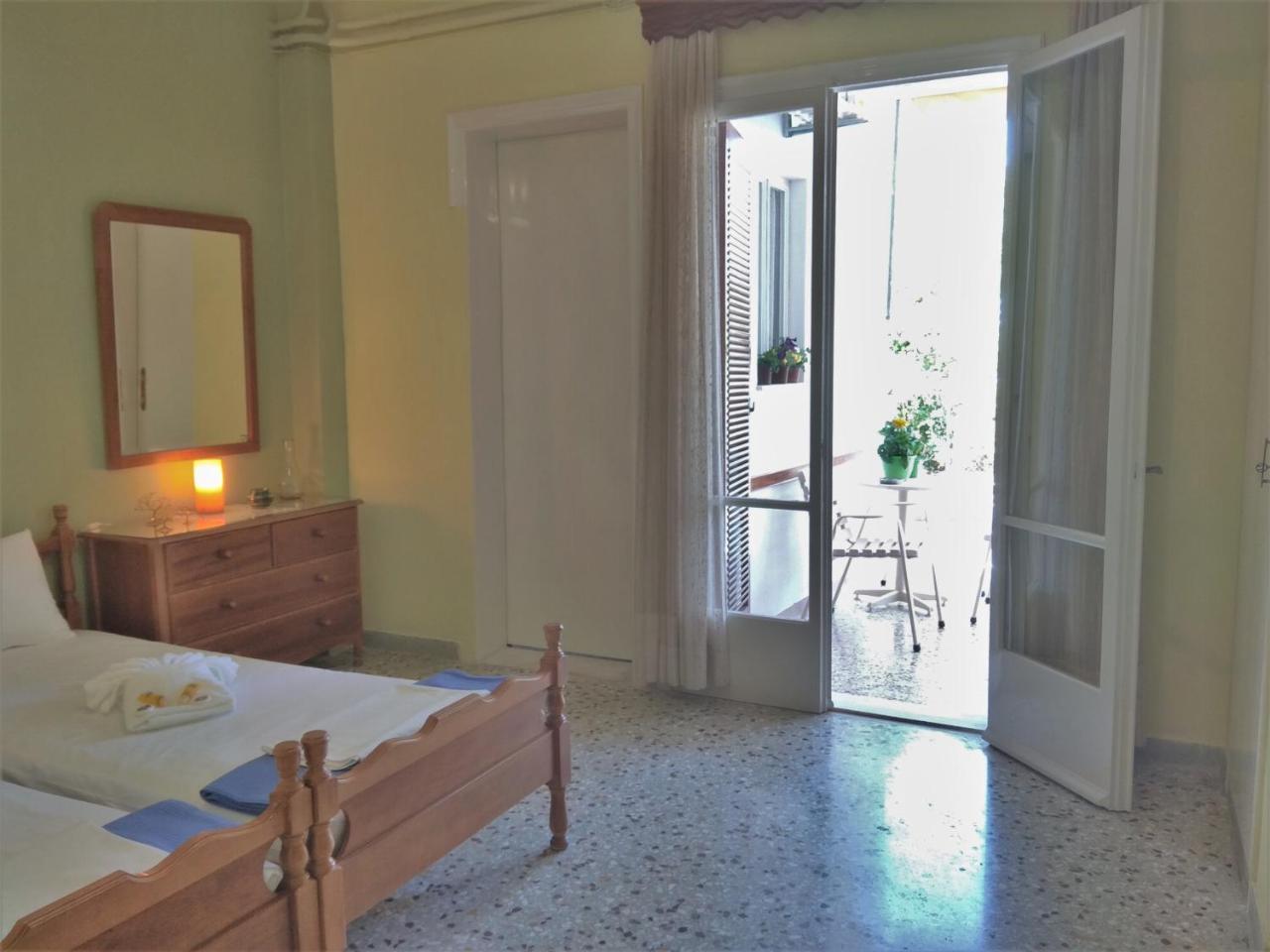 Finikas Rooms Agia Marina  Exterior foto