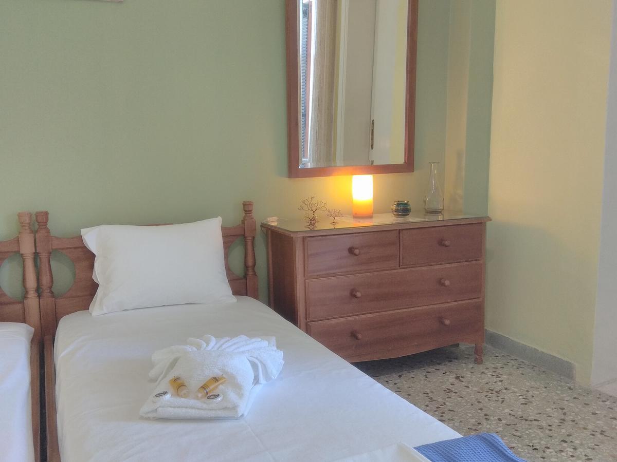 Finikas Rooms Agia Marina  Exterior foto