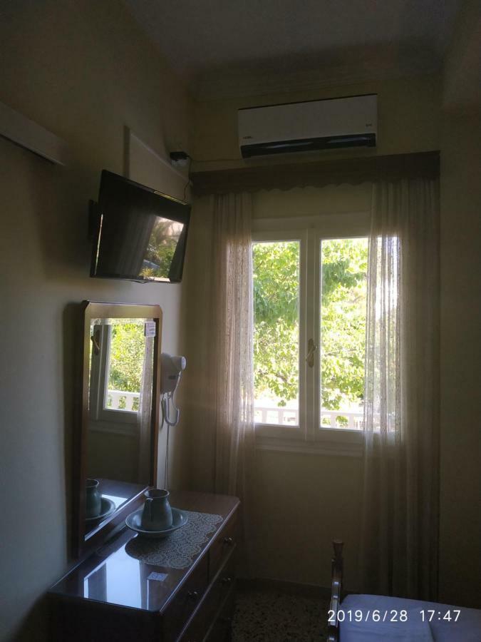 Finikas Rooms Agia Marina  Exterior foto